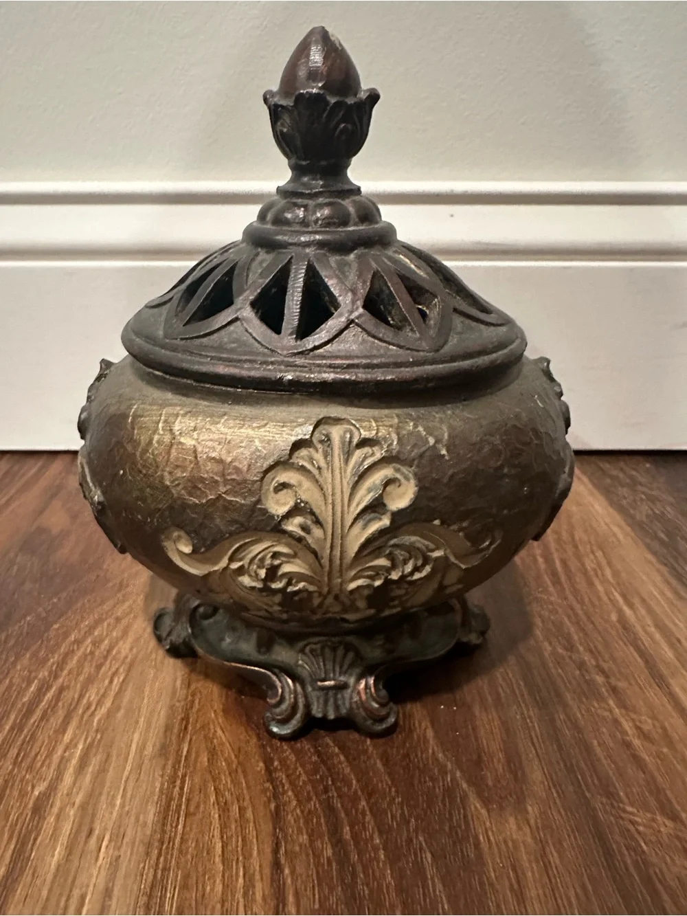 N/A elegant ornate